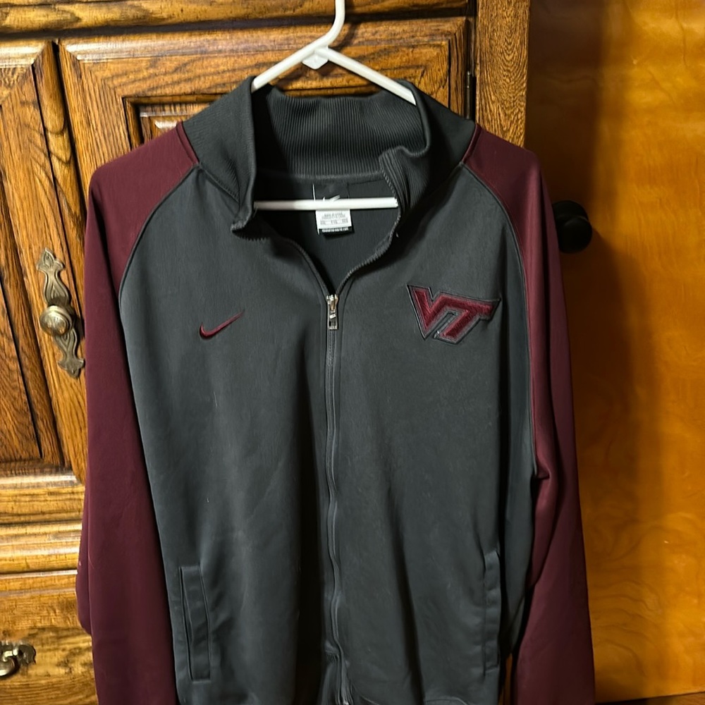 Gently  used men's zip up jacket size 2 XL